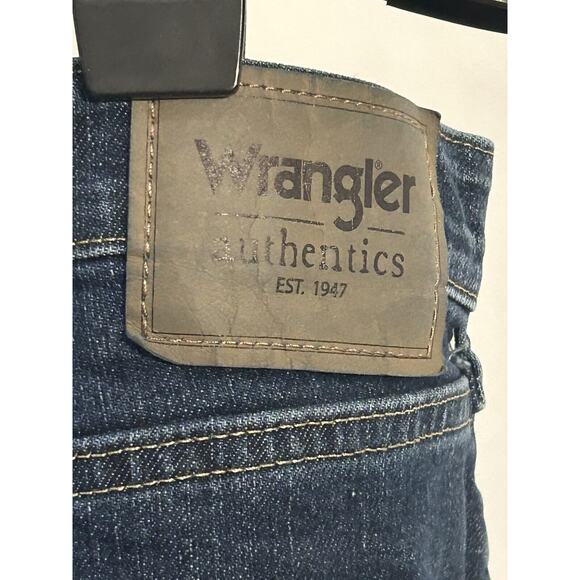 NWT Wrangler 48 x 30 Denim Medium Wash Jeans - Picture 4 of 5